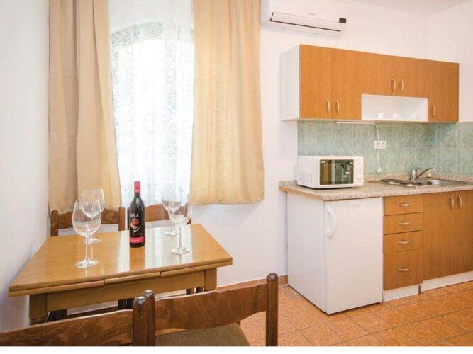 Apartments Iovo - Basic Two Bedroom Apartment A3 Trogir Exterior photo